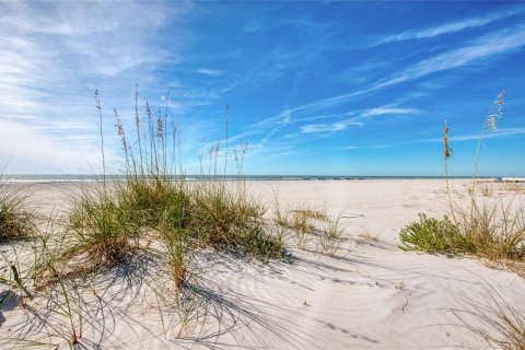 Condo in Indian Shores, Florida, 1 bedroom  № 2195988 - photo 24