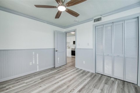 Condo in Indian Shores, Florida, 1 bedroom  № 2195988 - photo 10