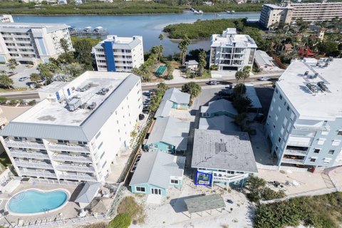 Condo in Indian Shores, Florida, 1 bedroom  № 2195988 - photo 21