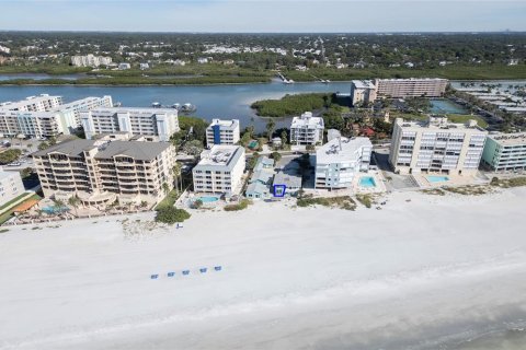 Condo in Indian Shores, Florida, 1 bedroom  № 2195988 - photo 22