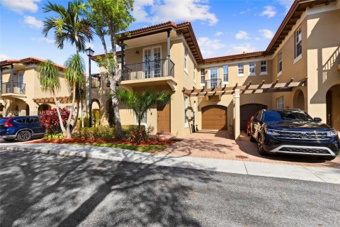 Townhouse in Coconut Creek, Florida 3 bedrooms, 186.36 sq.m. № 2033970