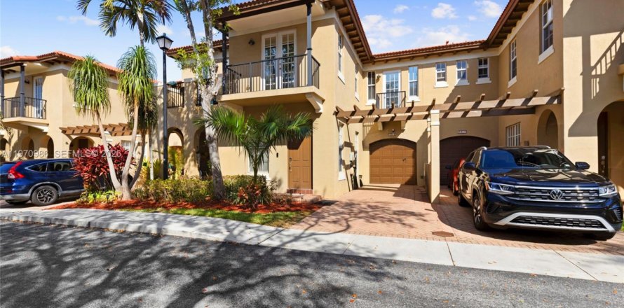 Таунхаус в Коконат Крик, Флорида 3 спальни, 186.36м2 № 2033970