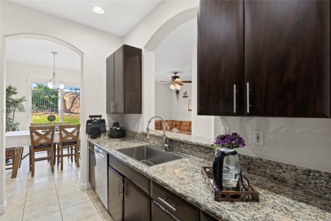 Купить таунхаус в Коконат Крик, Флорида 3 спальни, 186.36м2, № 2033970 - фото 12
