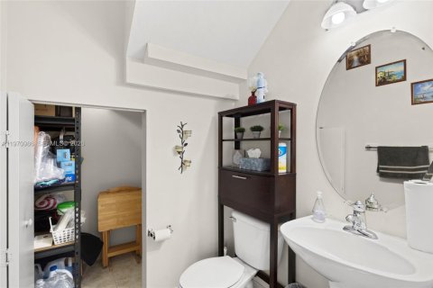 Купить таунхаус в Коконат Крик, Флорида 3 спальни, 186.36м2, № 2033970 - фото 30