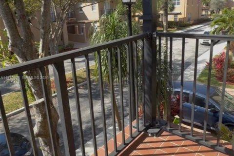 Купить таунхаус в Коконат Крик, Флорида 3 спальни, 186.36м2, № 2033970 - фото 29