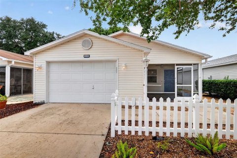 House in The Villages, Florida 2 bedrooms, 104.14 sq.m. № 2316866