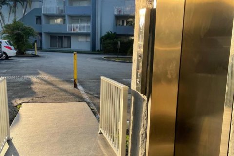 Copropriété à louer à Miami, Floride: 1 chambre, 104.52 m2 № 1984416 - photo 25