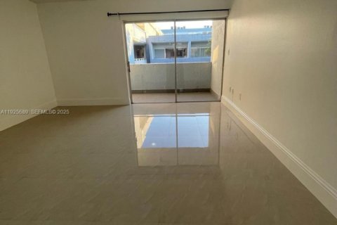 Copropriété à louer à Miami, Floride: 1 chambre, 104.52 m2 № 1984416 - photo 16