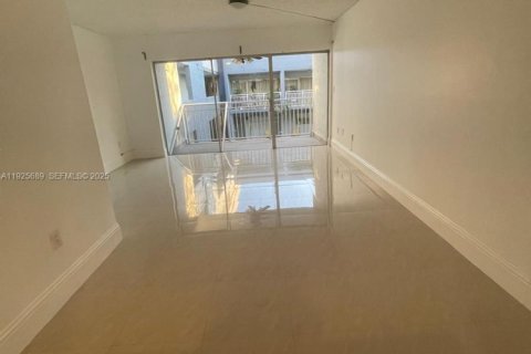 Copropriété à louer à Miami, Floride: 1 chambre, 104.52 m2 № 1984416 - photo 17