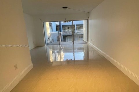Copropriété à louer à Miami, Floride: 1 chambre, 104.52 m2 № 1984416 - photo 12
