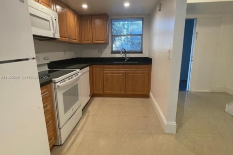 Copropriété à louer à Miami, Floride: 1 chambre, 104.52 m2 № 1984416 - photo 9