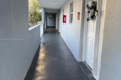 Copropriété à louer à Miami, Floride: 1 chambre, 104.52 m2 № 1984416 - photo 4