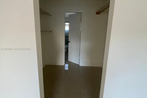 Copropriété à louer à Miami, Floride: 1 chambre, 104.52 m2 № 1984416 - photo 21