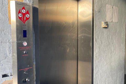 Copropriété à louer à Miami, Floride: 1 chambre, 104.52 m2 № 1984416 - photo 3