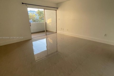 Copropriété à louer à Miami, Floride: 1 chambre, 104.52 m2 № 1984416 - photo 18
