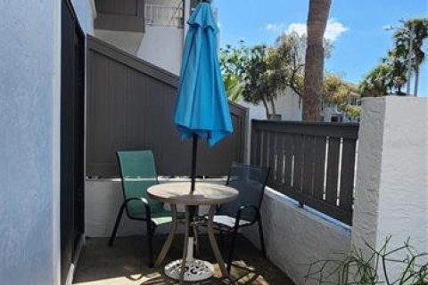 Condo in Saint Petersburg, Florida, 2 bedrooms  № 1718179 - photo 30