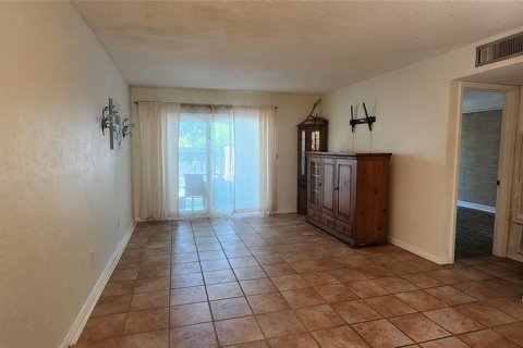 Condo in Saint Petersburg, Florida, 2 bedrooms  № 1718179 - photo 7