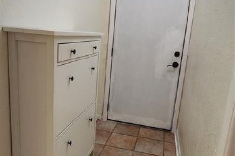 Condo in Saint Petersburg, Florida, 2 bedrooms  № 1718179 - photo 5