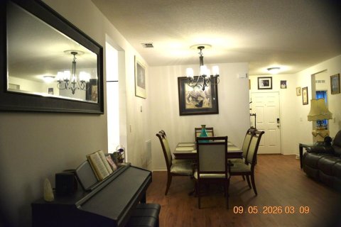 House in DeLand, Florida 4 bedrooms, 174.1 sq.m. № 2356633 - photo 2