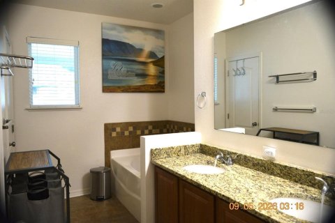 House in DeLand, Florida 4 bedrooms, 174.1 sq.m. № 2356633 - photo 8