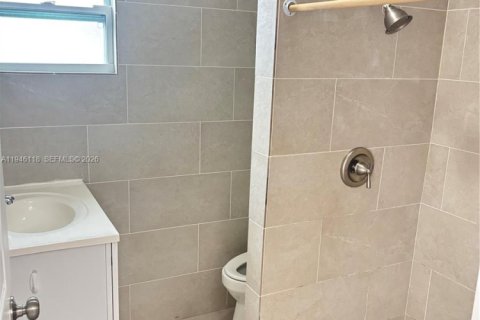 Villa ou maison à louer à Miami, Floride: 3 chambres, 111.48 m2 № 2002449 - photo 6