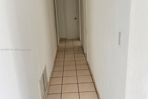 Villa ou maison à louer à Miami, Floride: 3 chambres, 111.48 m2 № 2002449 - photo 8