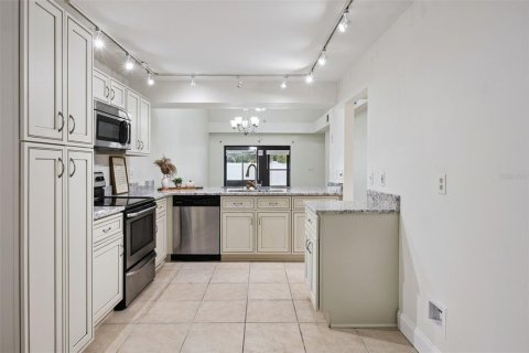 Townhouse in Orlando, Florida 3 bedrooms, 153.1 sq.m. № 2386183 - photo 15