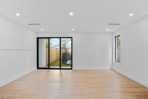Adosado en venta en Miami, Florida, 3 dormitorios, 173.82 m2 № 1968901 - foto 13