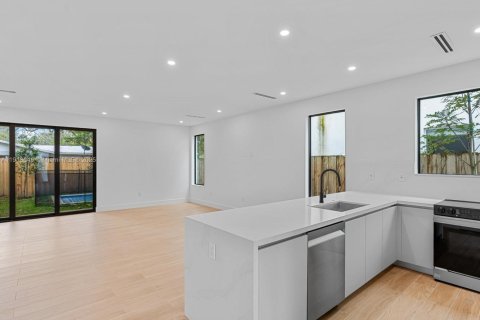 Adosado en venta en Miami, Florida, 3 dormitorios, 173.82 m2 № 1968901 - foto 6