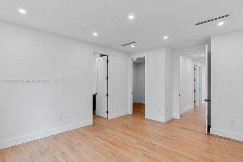 Adosado en venta en Miami, Florida, 3 dormitorios, 173.82 m2 № 1968901 - foto 28