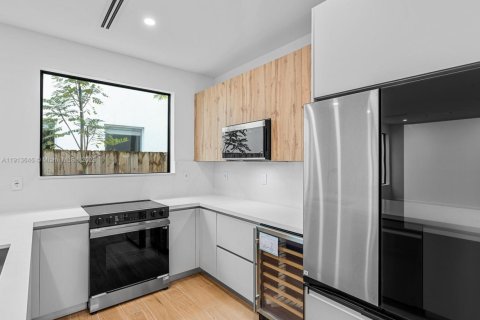 Adosado en venta en Miami, Florida, 3 dormitorios, 173.82 m2 № 1968901 - foto 17
