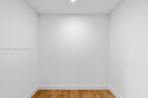 Adosado en venta en Miami, Florida, 3 dormitorios, 173.82 m2 № 1968901 - foto 29