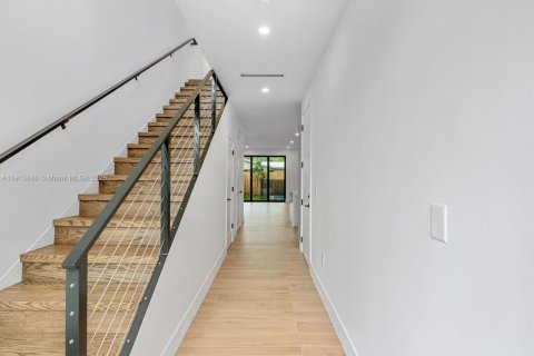 Adosado en venta en Miami, Florida, 3 dormitorios, 173.82 m2 № 1968901 - foto 5