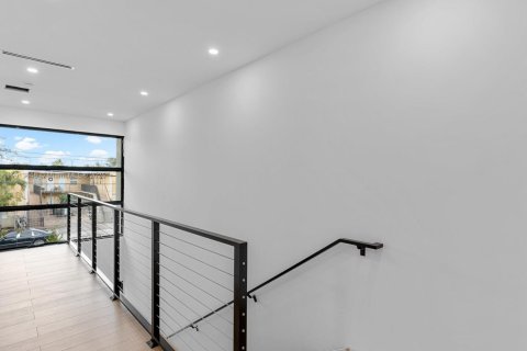 Adosado en venta en Miami, Florida, 3 dormitorios, 173.82 m2 № 1968901 - foto 22