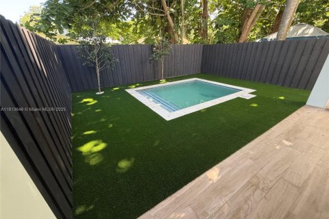 Adosado en venta en Miami, Florida, 3 dormitorios, 173.82 m2 № 1968901 - foto 1