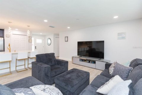 House in Clearwater, Florida 2 bedrooms, 140.28 sq.m. № 1512153 - photo 6