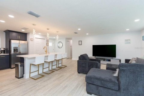 House in Clearwater, Florida 2 bedrooms, 140.28 sq.m. № 1512153 - photo 7