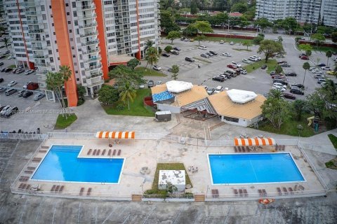 Condo in Miami, Florida, 1 bedroom  № 1116841 - photo 1