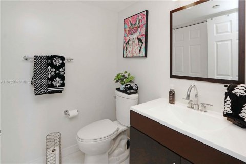 Condo in Aventura, Florida, 2 bedrooms  № 1987849 - photo 12