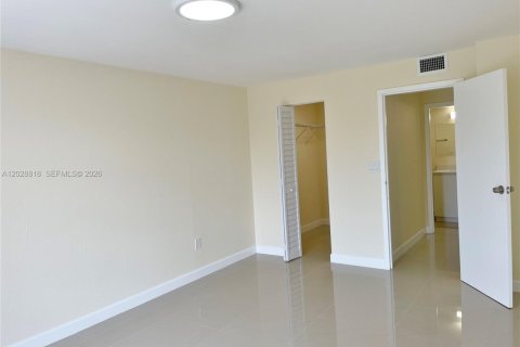 Снять в аренду кондоминиум в Норт-Майами-Бич, Флорида 1 спальня, 66.89м2, № 2085800 - фото 17
