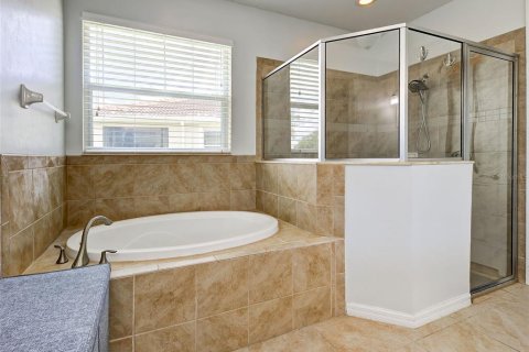 House in North Port, Florida 4 bedrooms, 225.01 sq.m. № 2231032 - photo 24