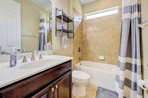 House in North Port, Florida 4 bedrooms, 225.01 sq.m. № 2231032 - photo 30