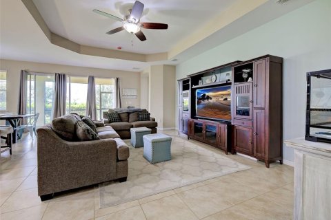 House in North Port, Florida 4 bedrooms, 225.01 sq.m. № 2231032 - photo 6