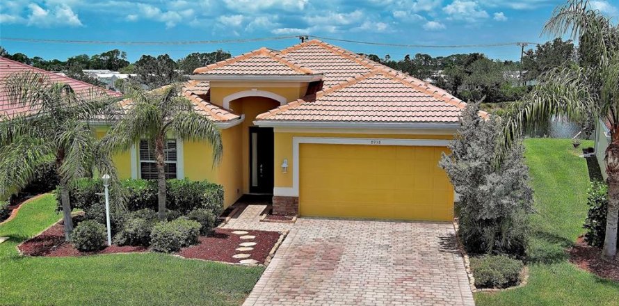 House in North Port, Florida 4 bedrooms, 225.01 sq.m. № 2231032