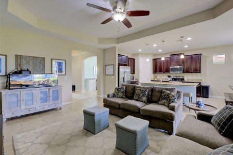 House in North Port, Florida 4 bedrooms, 225.01 sq.m. № 2231032 - photo 9