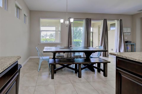House in North Port, Florida 4 bedrooms, 225.01 sq.m. № 2231032 - photo 18