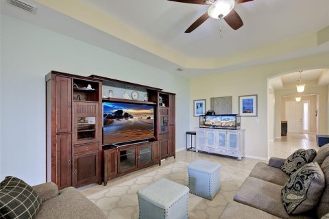 House in North Port, Florida 4 bedrooms, 225.01 sq.m. № 2231032 - photo 8