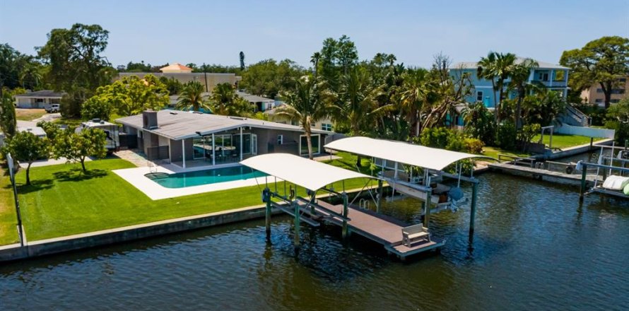 Villa ou maison à Saint Petersburg, Floride 3 chambres, 187.11 m2 № 1654090