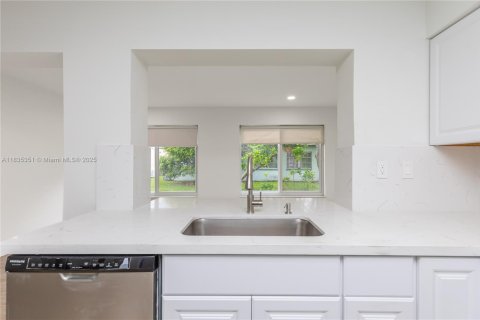 House in Tamarac, Florida 2 bedrooms, 93.09 sq.m. № 1818481 - photo 20