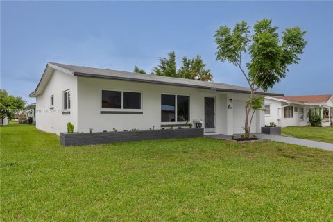 House in Tamarac, Florida 2 bedrooms, 93.09 sq.m. № 1818481 - photo 3